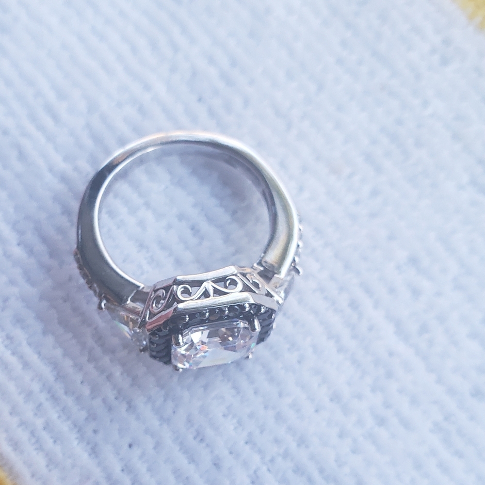 DIAMONIQUE ASSCHER RING - Picture 4 of 9